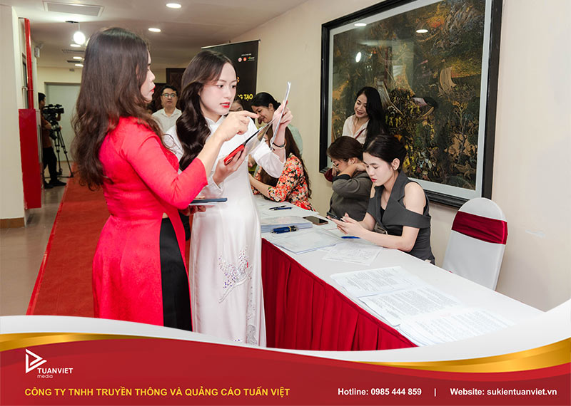 kịch bản tổ chức họp báo chi tiết