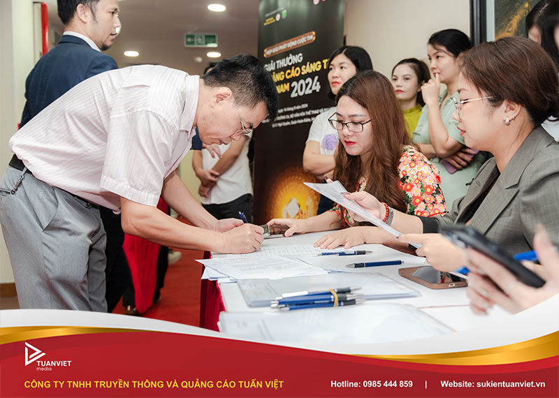 mẫu kịch bản họp báo