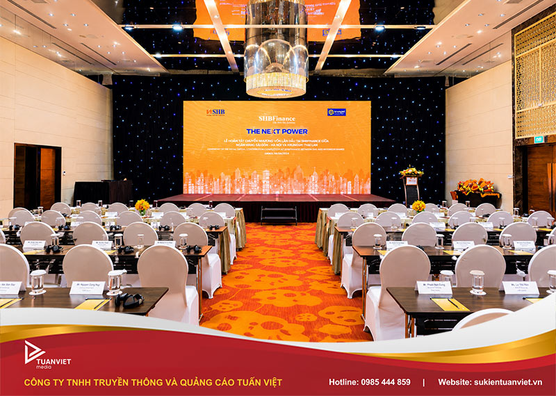 tổ chức họp báo