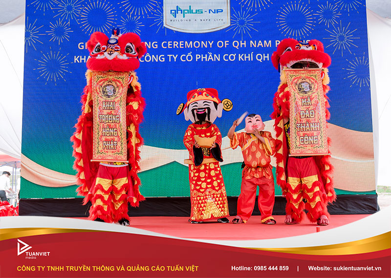 những câu đối mừng khai trương hay