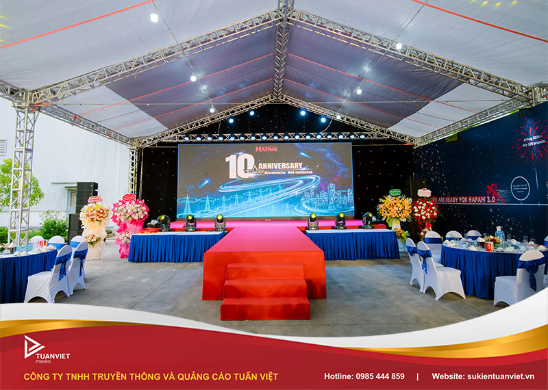 setup sân khấu sự kiện trong nhà
