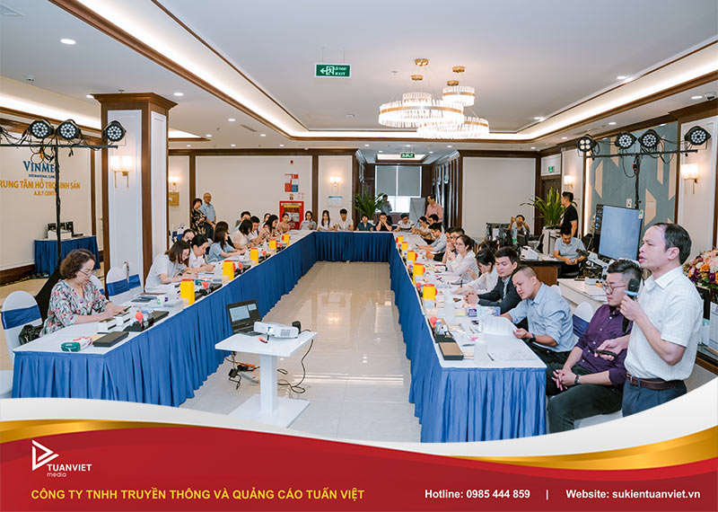 chi phí tiệc hội nghị khách hàng