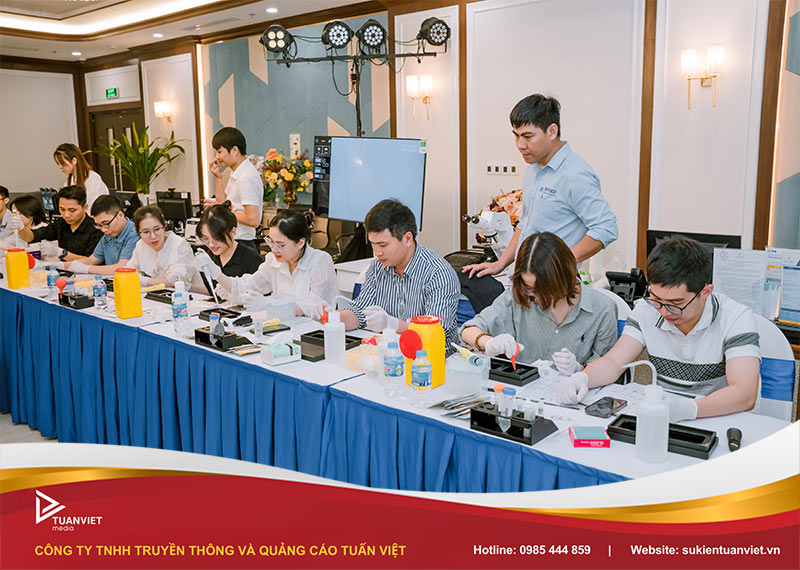 chi phí trang trí hội nghị khách hàng