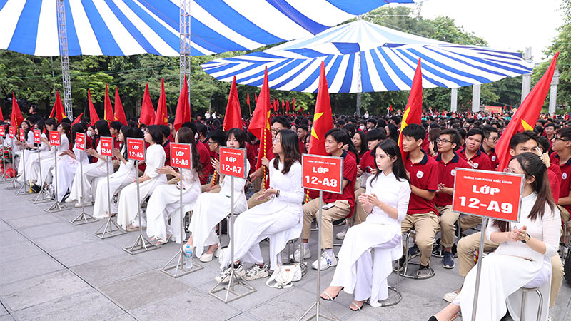 cho thuê bàn ghế học sinh