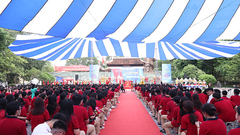 cho thuê dù che khai giảng