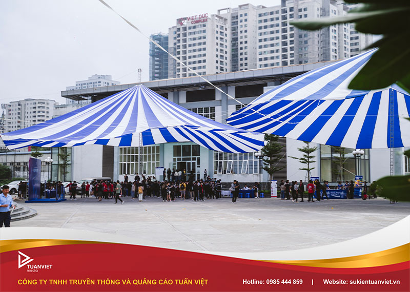 cho thuê dù che bế giảng giá rẻ