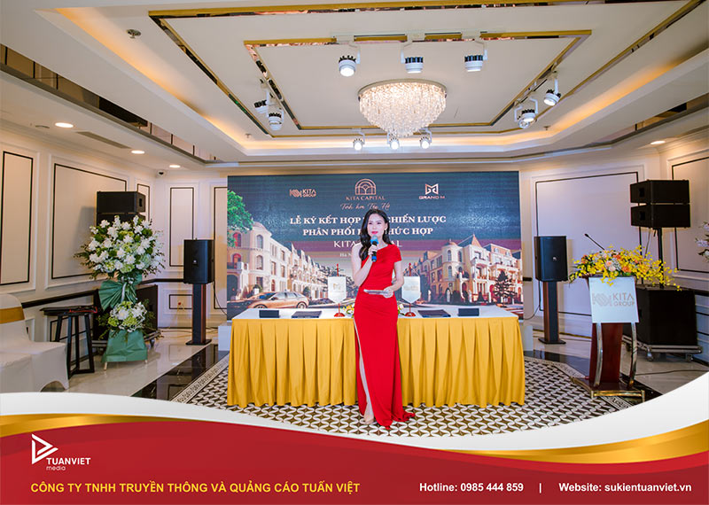 nhân sự tổ chức hội nghị khách hàng