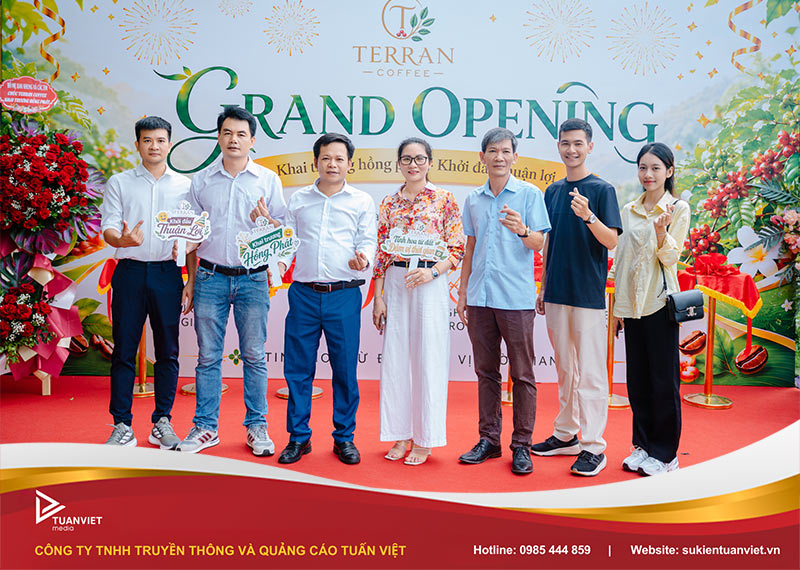 khai trương quán cafe terran