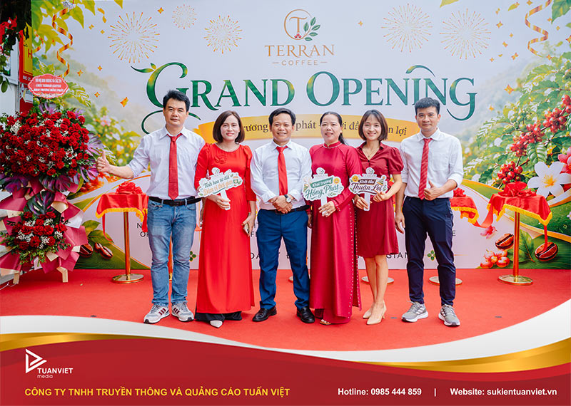 khai trương quán cafe terran