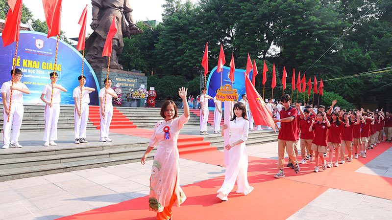 kịch bản khai giảng