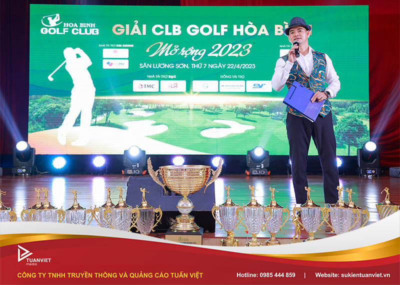 chi phí tổ chức giải golf doanh nghiệp