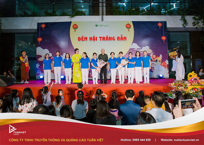tự tổ chức trung thu và thuê dịch vụ cái nào rẻ hơn