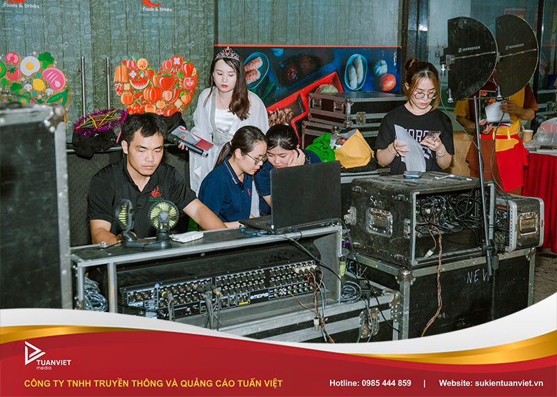 thuê dịch vụ và tự tổ chức trung thu cái nào tiết kiệm hơn