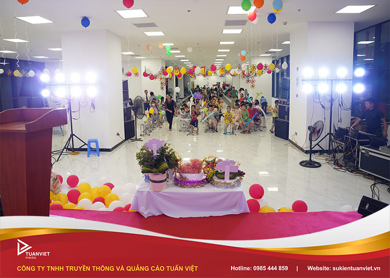tự tổ chức trung thu hay thuê dịch vụ trọn gói