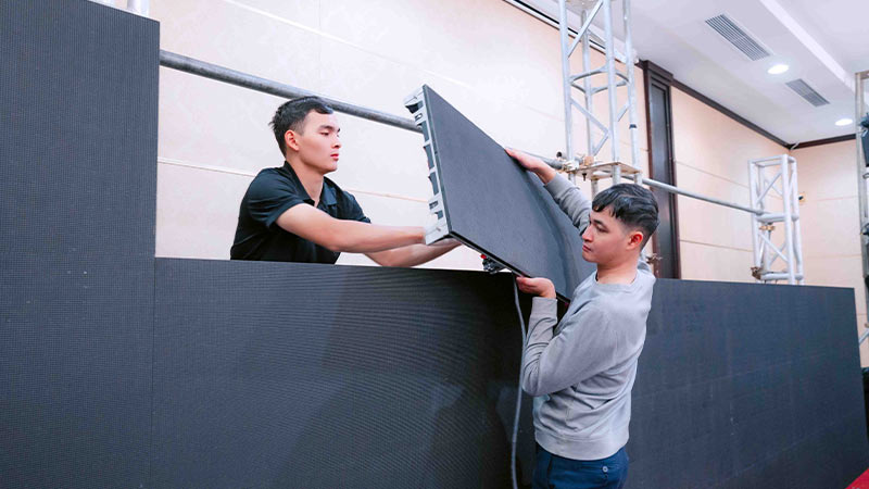 quy trình lắp đặt màn hình led ngoài trời