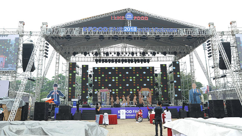 thi công sân khấu