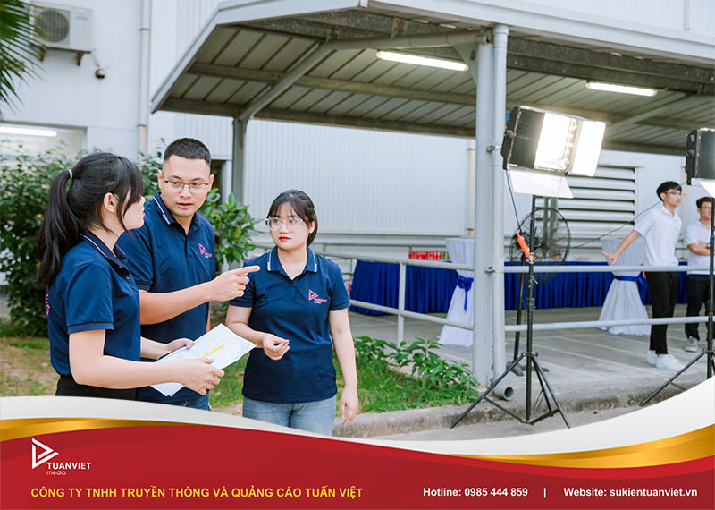 thiết kế thi công sân khấu