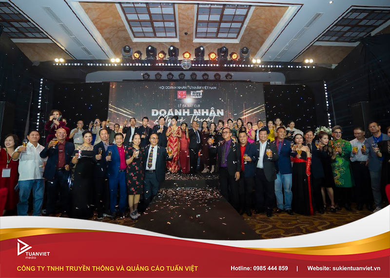 tổ chức lễ ra mắt câu lạc bộ Hà Nội