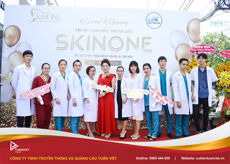 mẫu thiết kế backdrop khai trương spa
