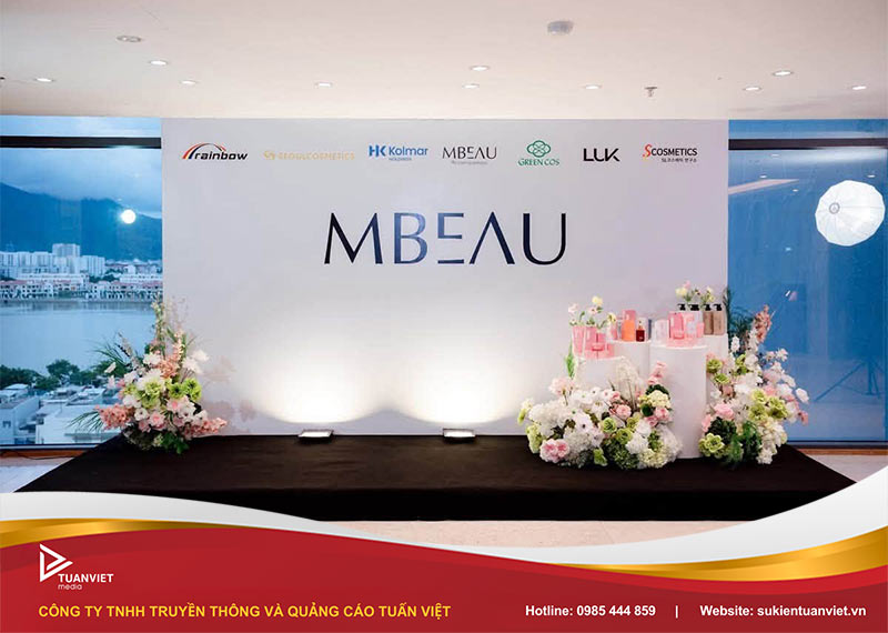 ý tưởng thiết kế backdrop ra mắt sản phẩm mới
