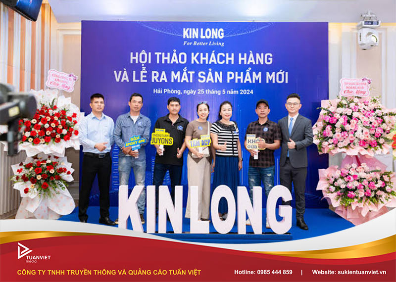 đơn vị thiết kế backdrop ra mắt sản phẩm