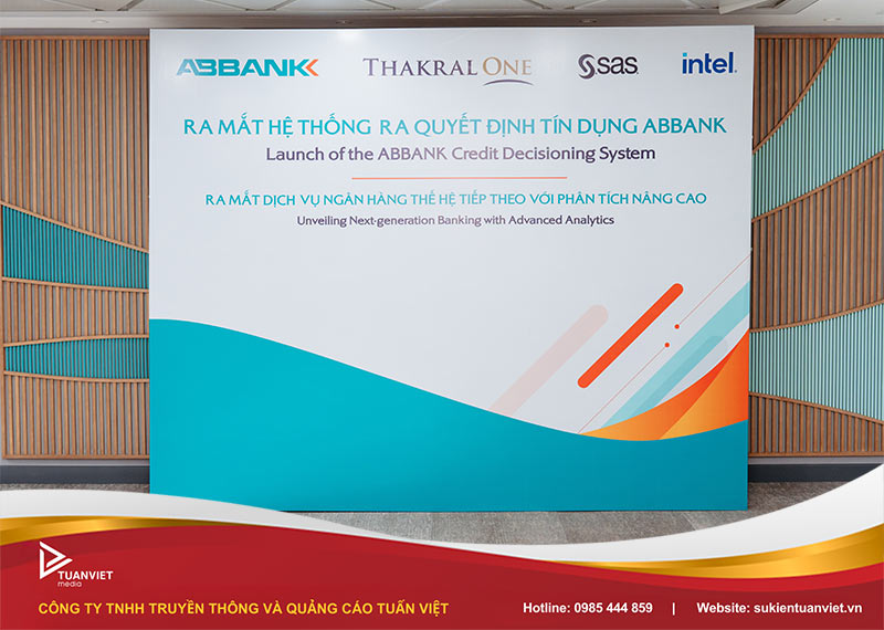 thuê thiết kế backdrop ra mắt sản phẩm mới