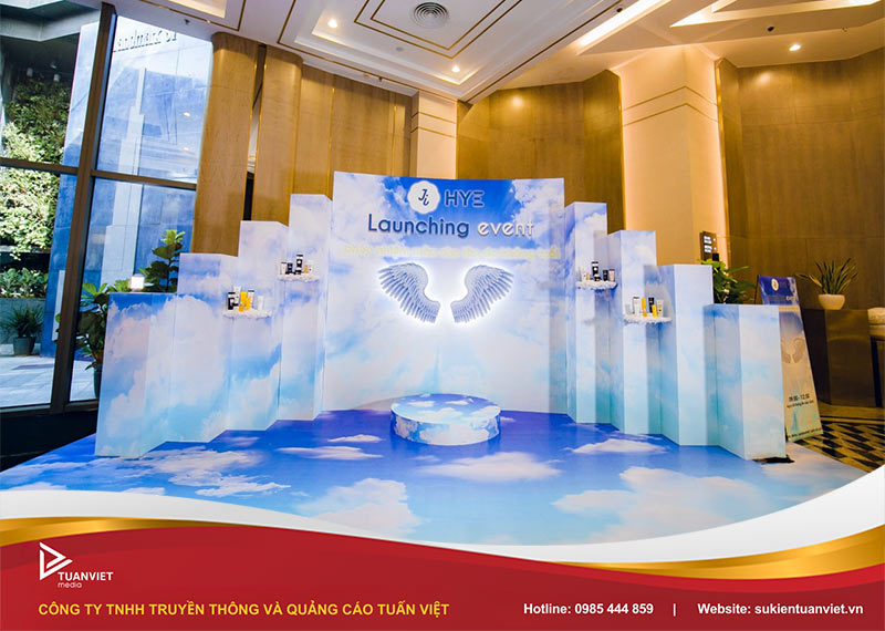 mẫu thiết kế backdrop ra mắt sản phẩm mới
