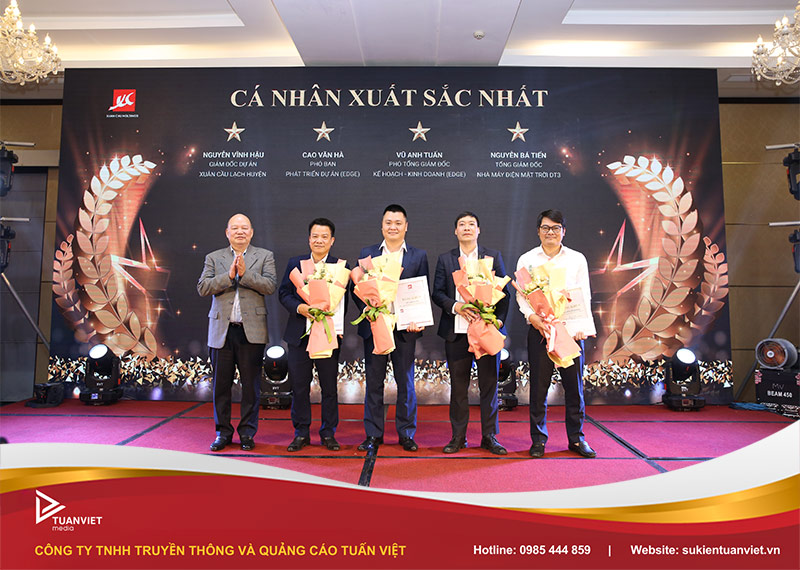 backdrop lễ vinh danh nhân viên