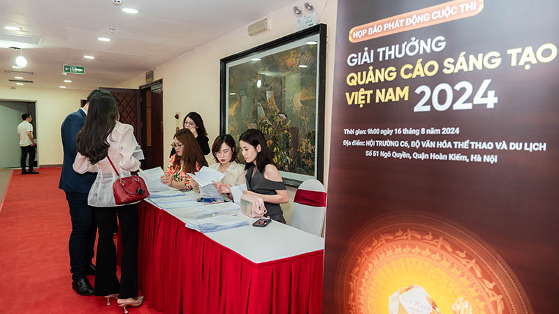 bàn check in sự kiện