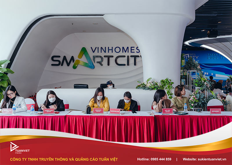đơn vị cho thuê bàn check in sự kiện uy tín Hà Nội