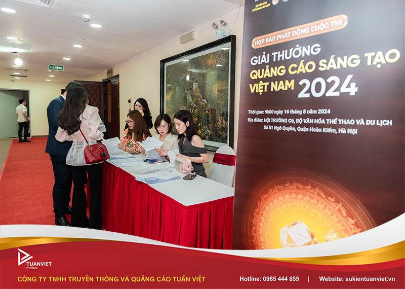 báo giá thuê bàn check in sự kiện