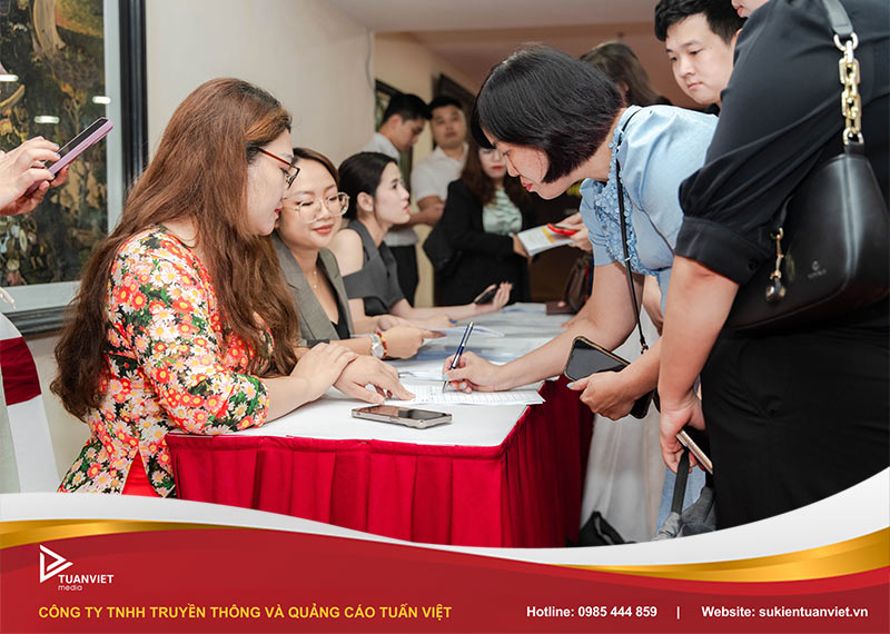 dịch vụ cho thuê bàn check in sự kiện