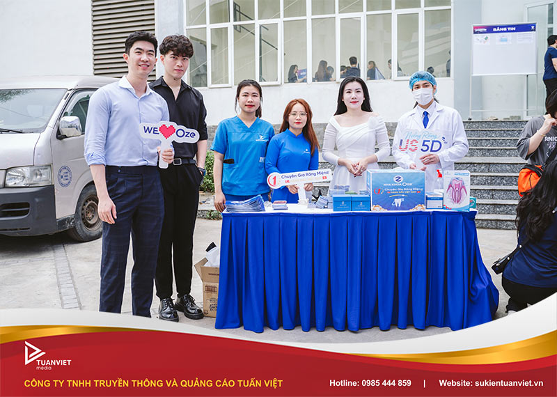 kích thước bàn check in sự kiện