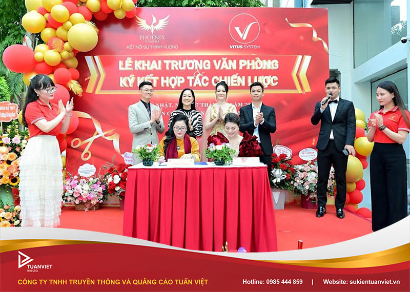dịch vụ cho thuê bàn ký kết tại Hà Nội