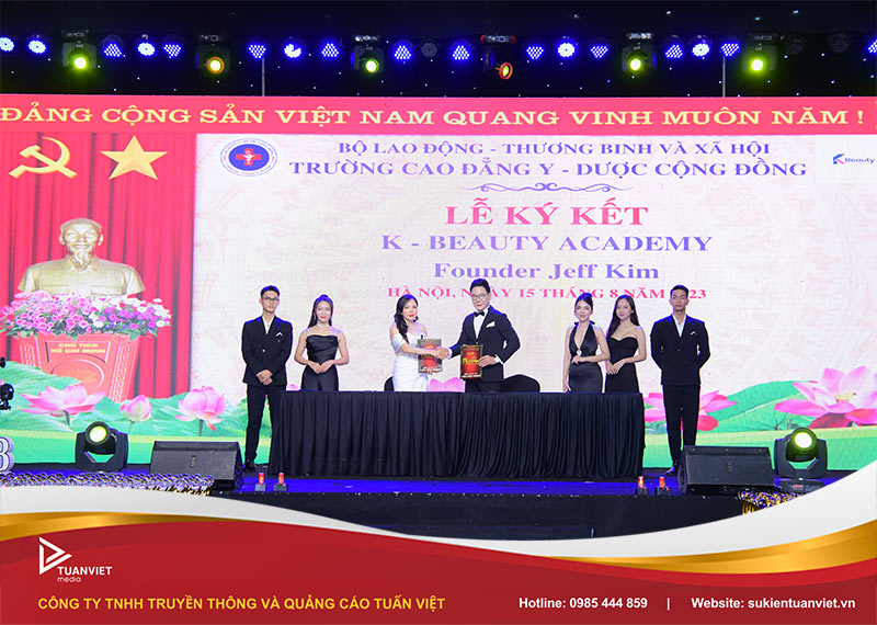 mẫu bàn ký kết