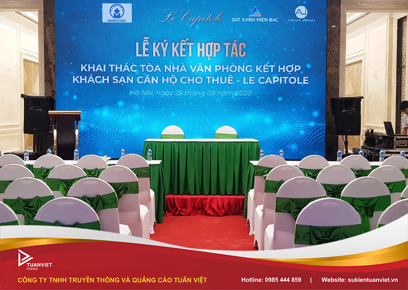 bàn ký kết hợp tác
