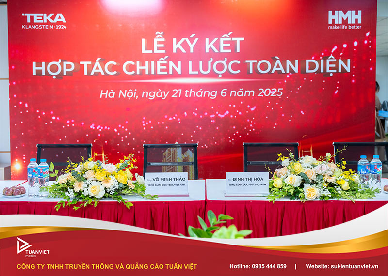 cho thuê bàn lễ ký kết