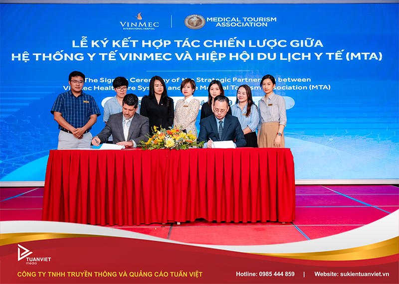 trang trí bàn lễ ký kết