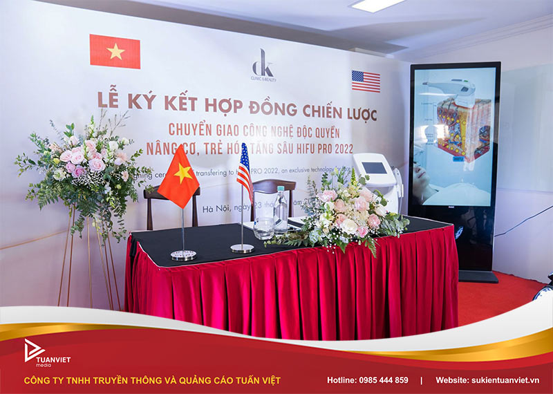 mẫu bàn ký kết sang trọng
